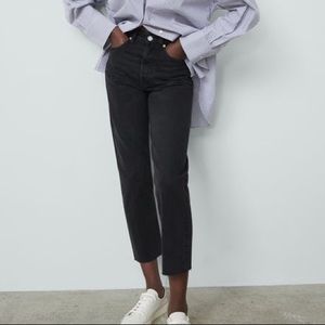 BLACK ZARA HI-RISE STRAIGHT LEG JEANS